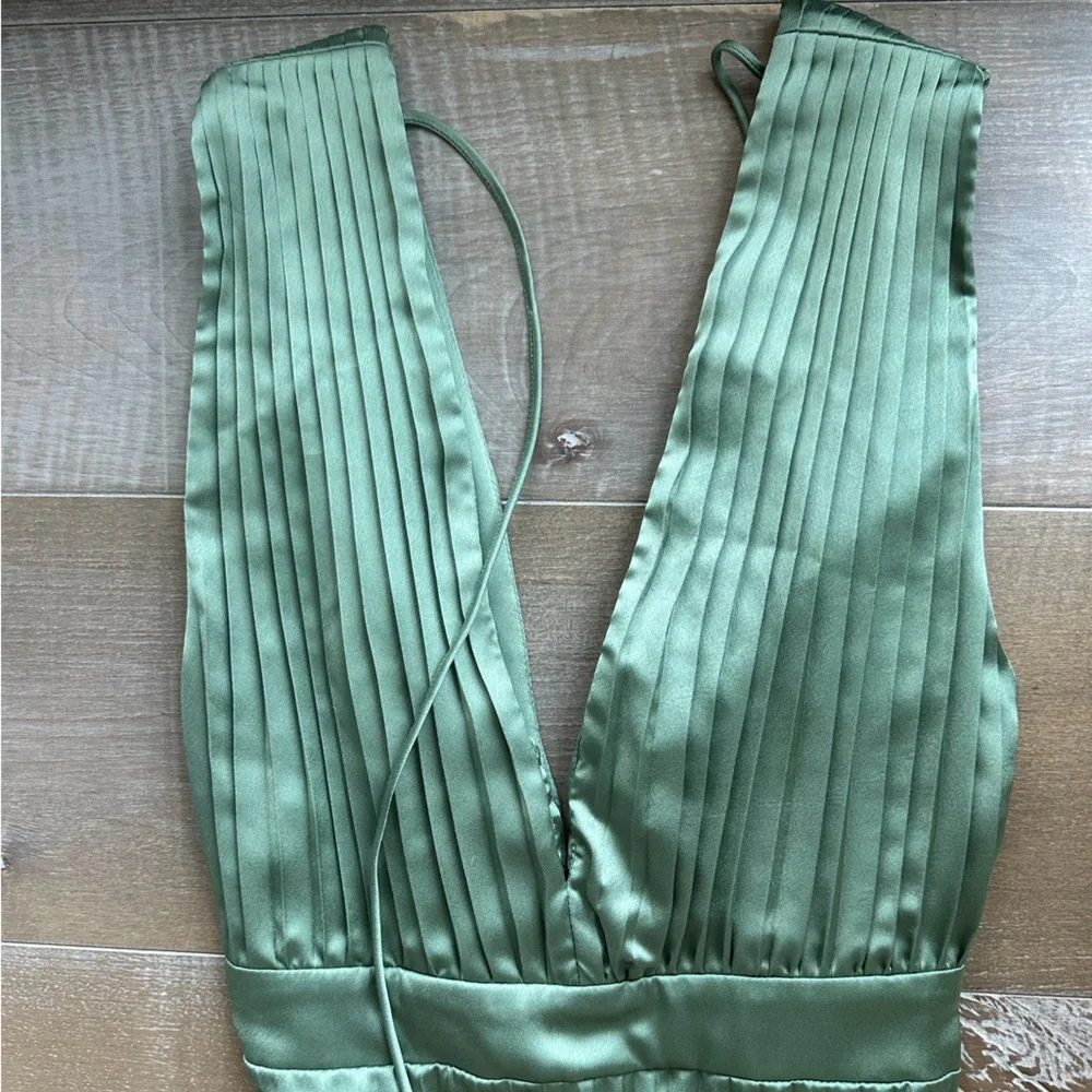Abercrombie Giselle Pleated Jumpsuit in Green - Picture 10 of 11